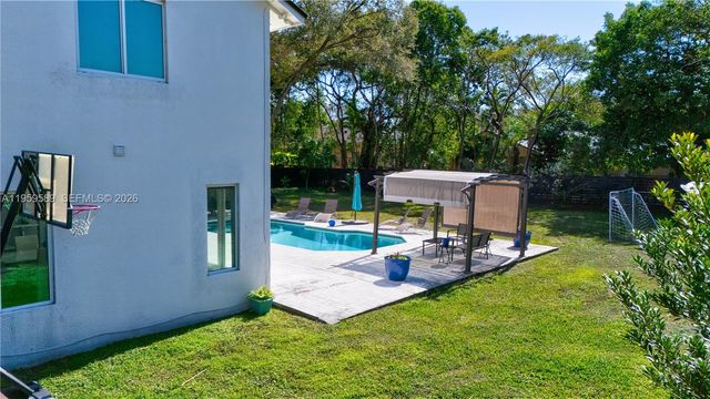 7330 SW 165th St, Palmetto Bay, FL 33157