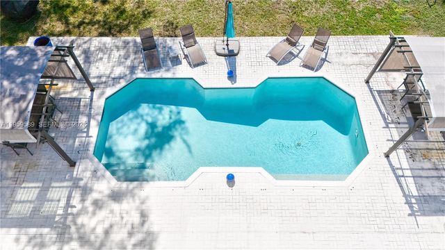 7330 SW 165th St, Palmetto Bay, FL 33157