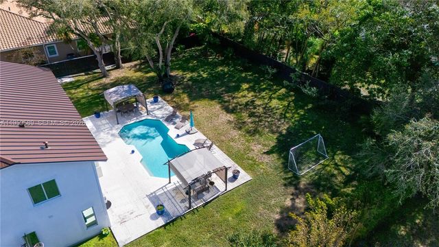 7330 SW 165th St, Palmetto Bay, FL 33157