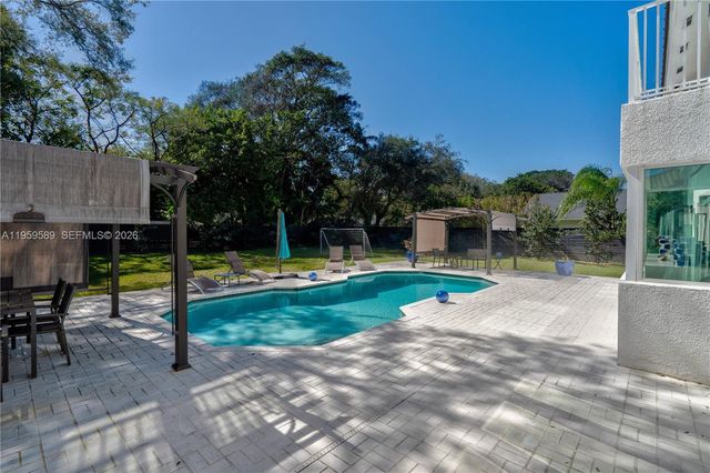 7330 SW 165th St, Palmetto Bay, FL 33157