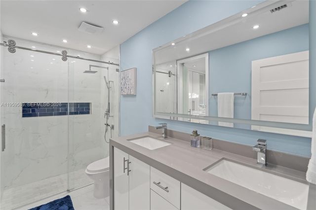 7330 SW 165th St, Palmetto Bay, FL 33157