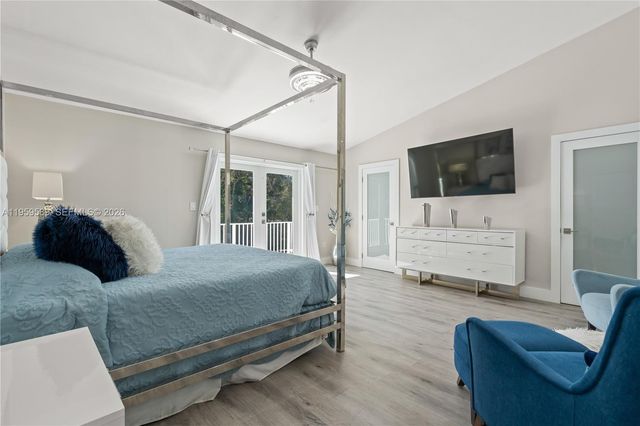 7330 SW 165th St, Palmetto Bay, FL 33157