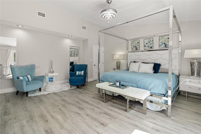 7330 SW 165th St, Palmetto Bay, FL 33157