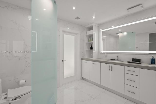 7330 SW 165th St, Palmetto Bay, FL 33157