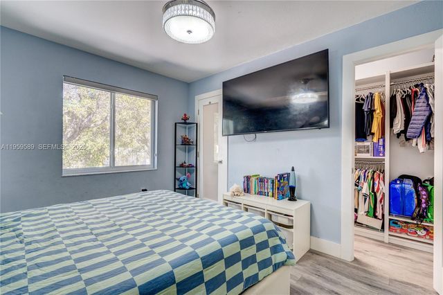 7330 SW 165th St, Palmetto Bay, FL 33157