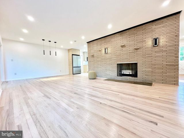 17821 POND RD, Ashton, MD 20861