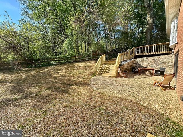 17821 POND RD, Ashton, MD 20861