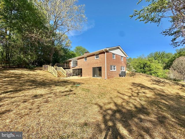 17821 POND RD, Ashton, MD 20861