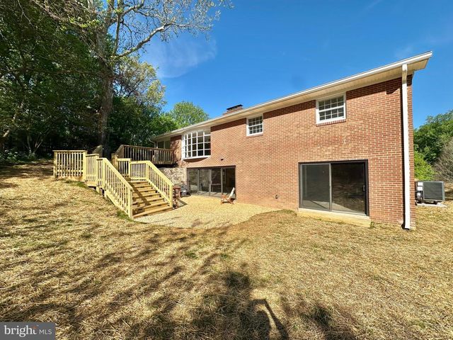 17821 POND RD, Ashton, MD 20861