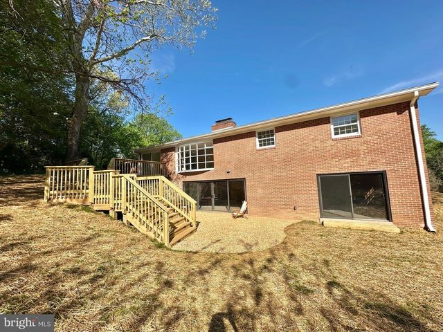 17821 POND RD, Ashton, MD 20861