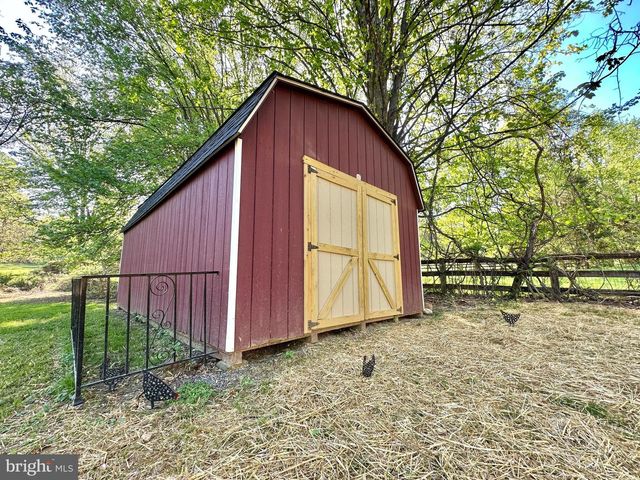 17821 POND RD, Ashton, MD 20861
