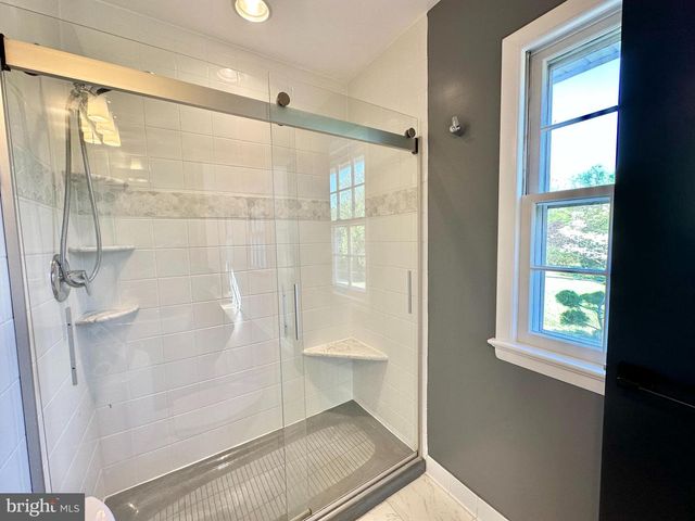17821 POND RD, Ashton, MD 20861