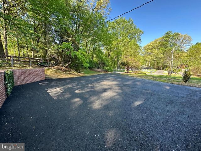 17821 POND RD, Ashton, MD 20861