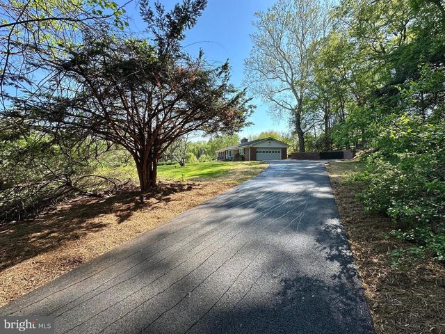 17821 POND RD, Ashton, MD 20861