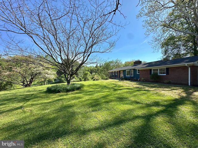 17821 POND RD, Ashton, MD 20861