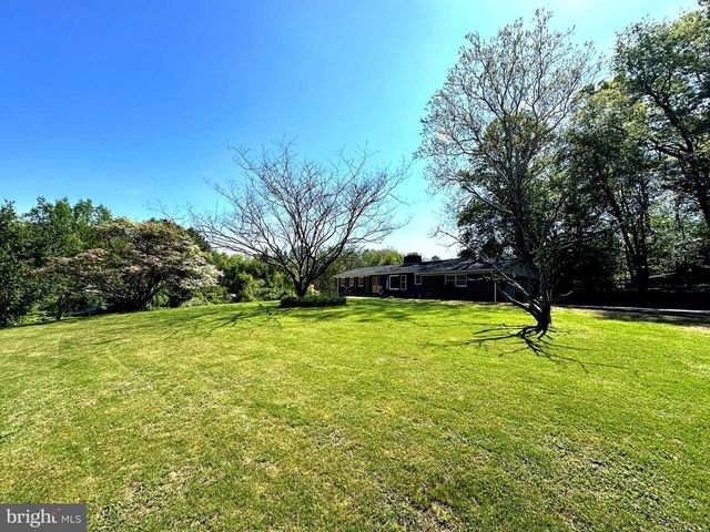 17821 POND RD, Ashton, MD 20861