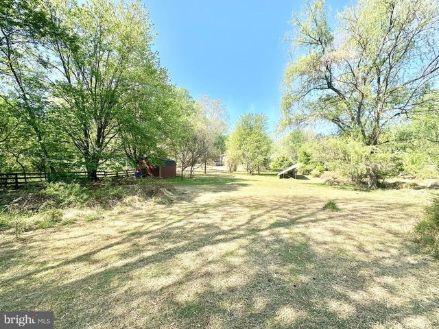 17821 POND RD, Ashton, MD 20861