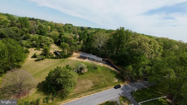 17821 POND RD, Ashton, MD 20861