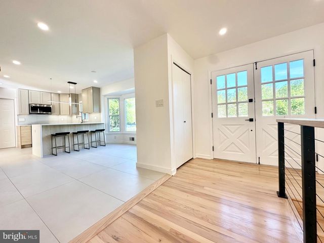17821 POND RD, Ashton, MD 20861