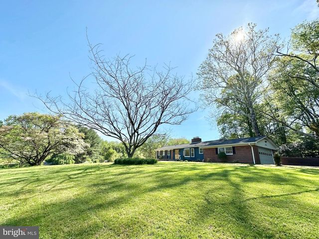 17821 POND RD, Ashton, MD 20861