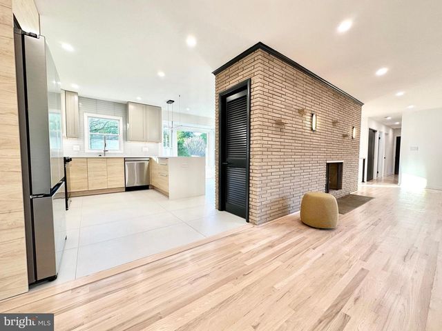 17821 POND RD, Ashton, MD 20861