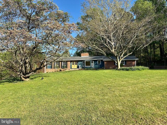 17821 POND RD, Ashton, MD 20861