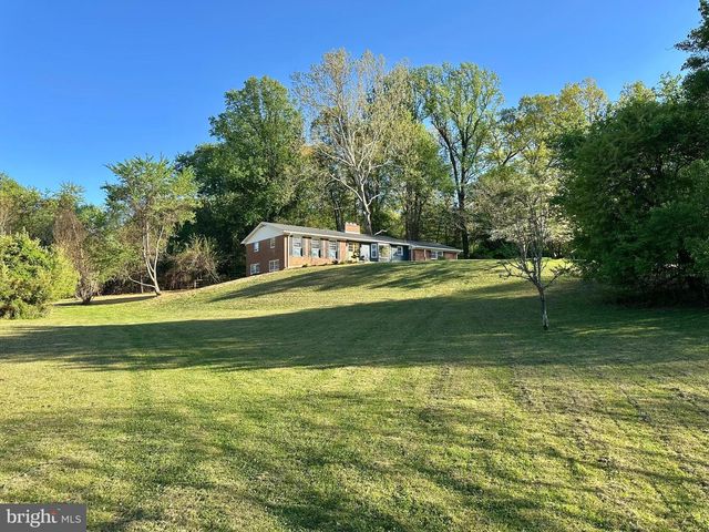 17821 POND RD, Ashton, MD 20861