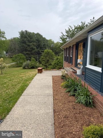17821 POND RD, Ashton, MD 20861