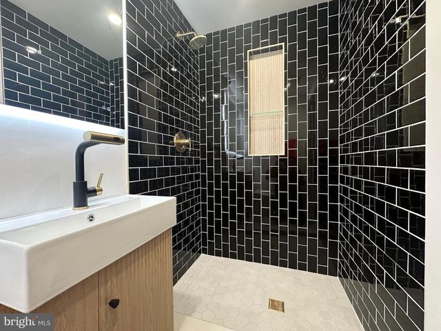 17821 POND RD, Ashton, MD 20861