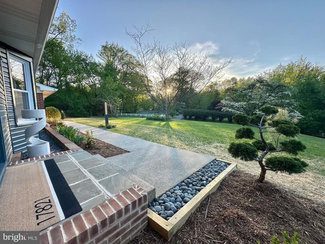 17821 POND RD, Ashton, MD 20861