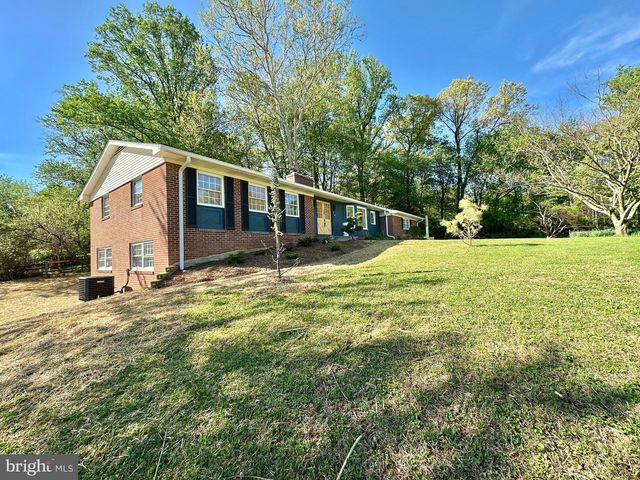 17821 POND RD, Ashton, MD 20861