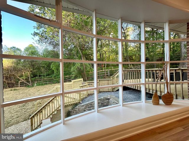 17821 POND RD, Ashton, MD 20861