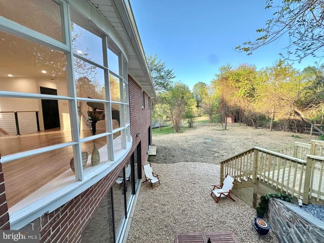 17821 POND RD, Ashton, MD 20861