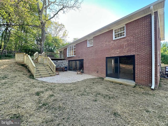 17821 POND RD, Ashton, MD 20861