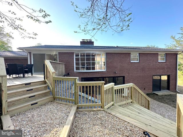 17821 POND RD, Ashton, MD 20861