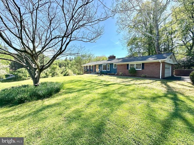17821 POND RD, Ashton, MD 20861
