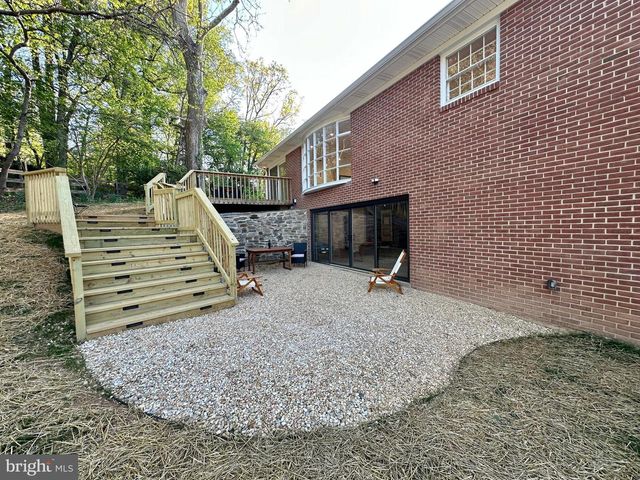 17821 POND RD, Ashton, MD 20861