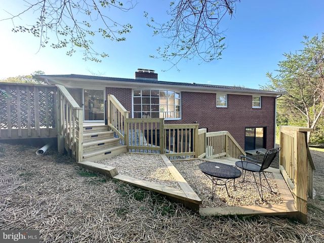 17821 POND RD, Ashton, MD 20861