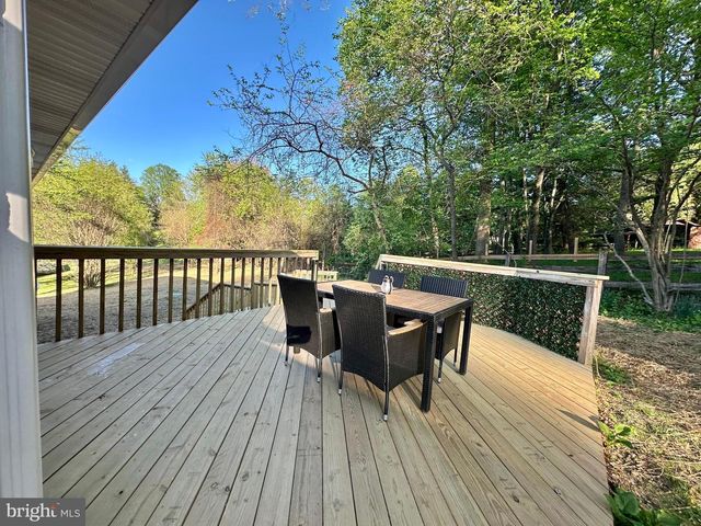 17821 POND RD, Ashton, MD 20861