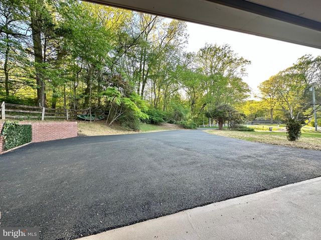 17821 POND RD, Ashton, MD 20861