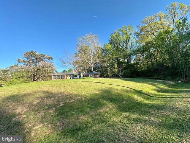 17821 POND RD, Ashton, MD 20861