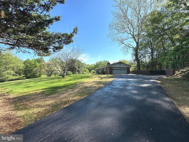 17821 POND RD, Ashton, MD 20861