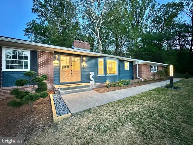 17821 POND RD, Ashton, MD 20861