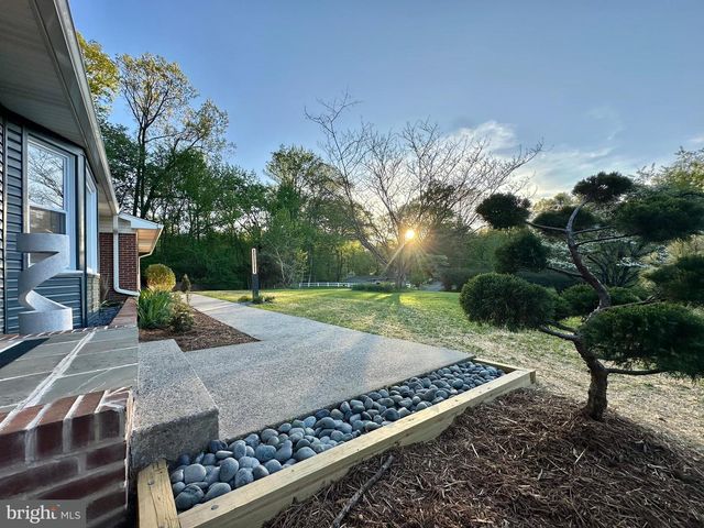 17821 POND RD, Ashton, MD 20861