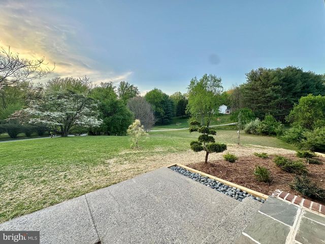 17821 POND RD, Ashton, MD 20861