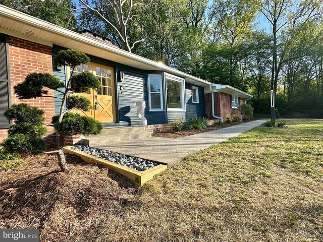 17821 POND RD, Ashton, MD 20861