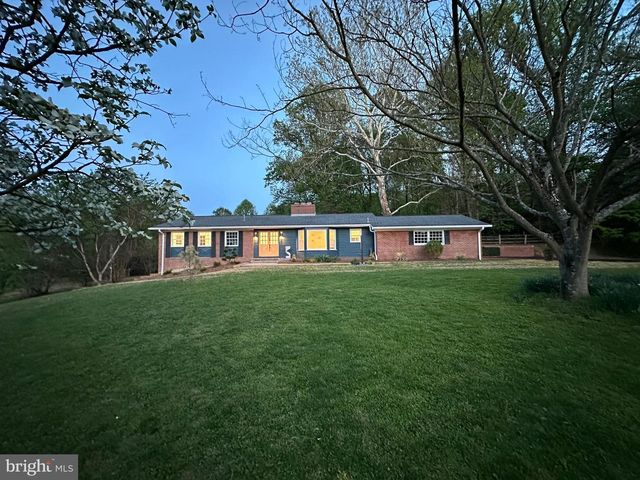17821 POND RD, Ashton, MD 20861