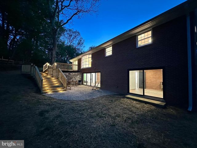 17821 POND RD, Ashton, MD 20861