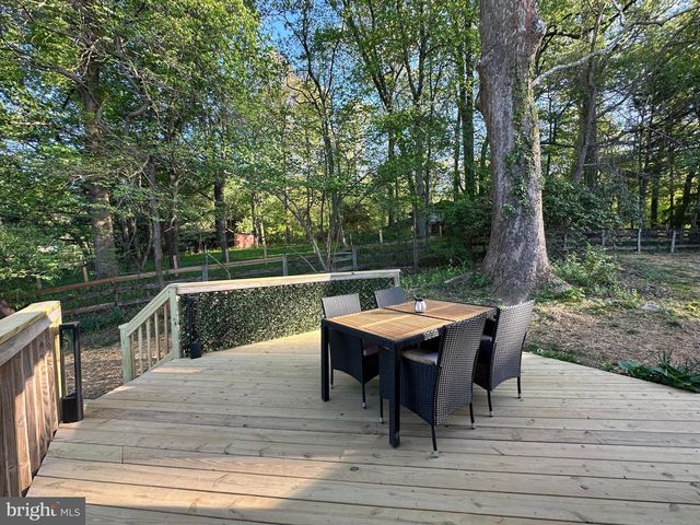 17821 POND RD, Ashton, MD 20861