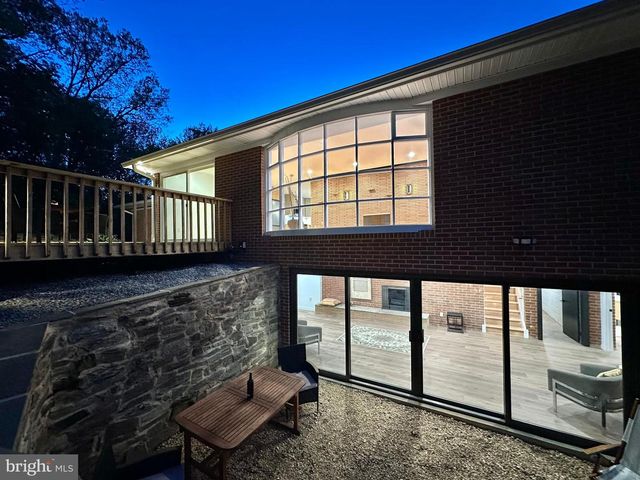 17821 POND RD, Ashton, MD 20861